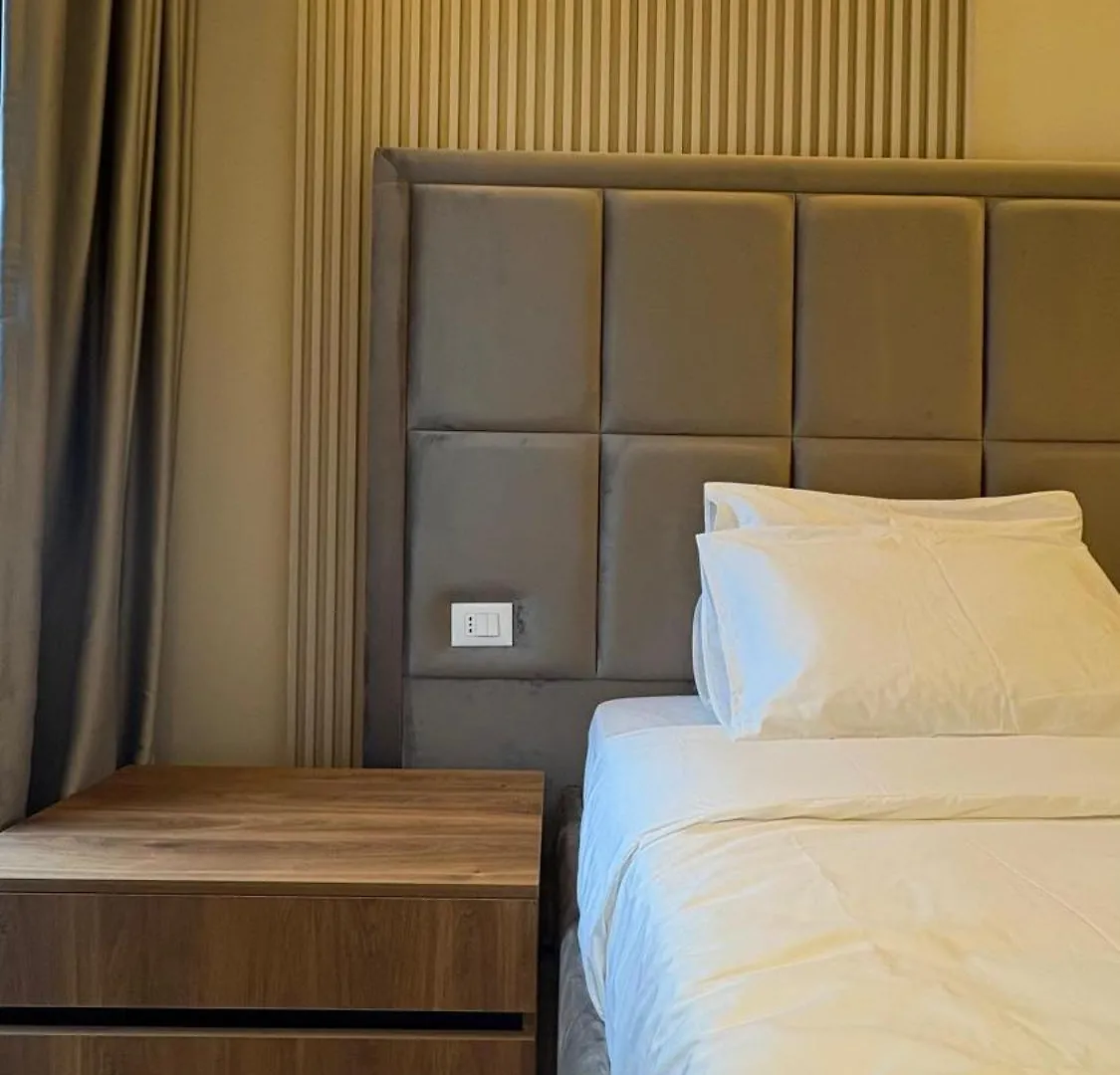 Blue Boutique Apartments 3 Tirana 0*,